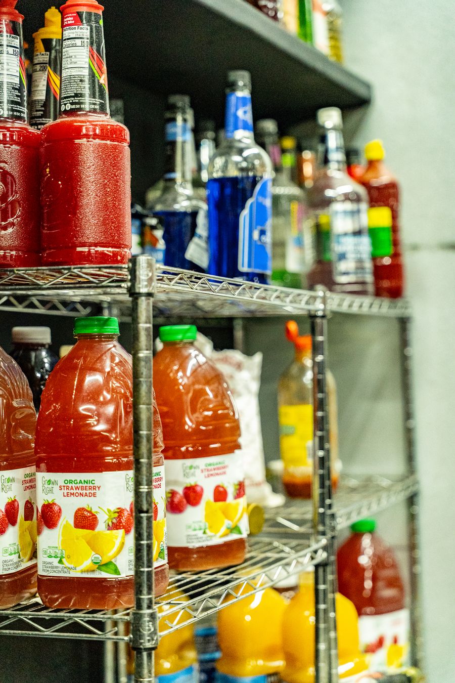 Bebidas and mixers vendor at La Rumba Market